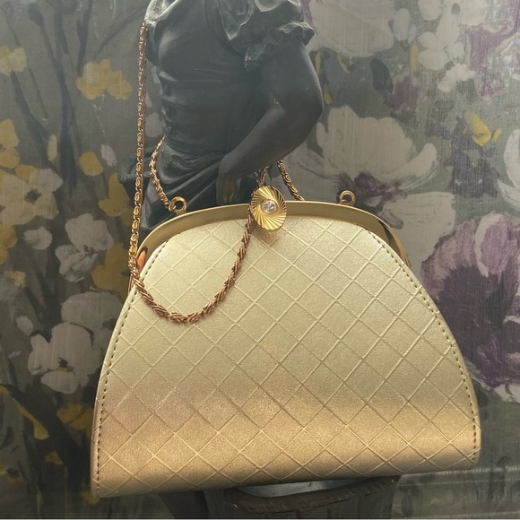 Vintage style women SM DESIGNS gold satin gold chain shoulder strap purse. Used. - Picture 7 of 10